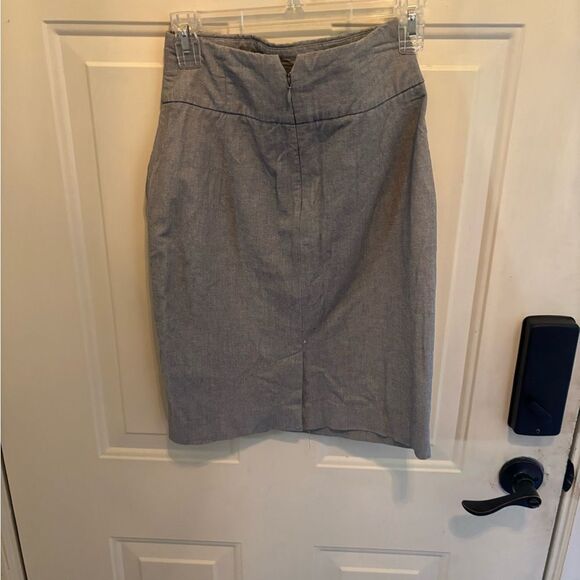 Banana Republic Gray Knee-Length Pencil Skirt with POCKETS - Picture 3 of 4